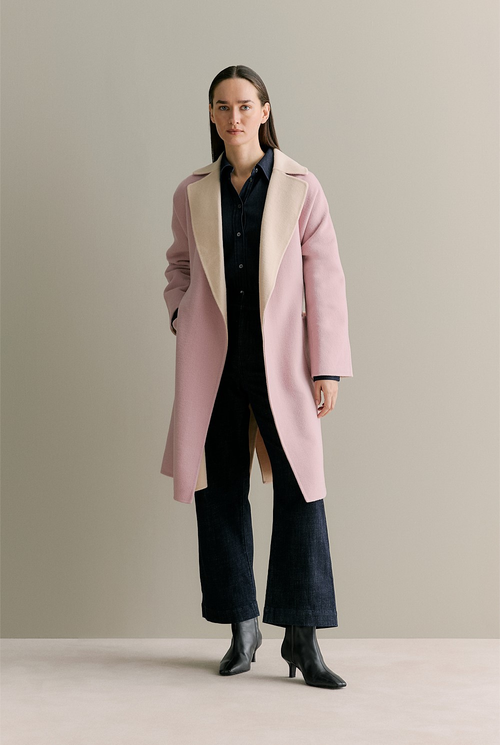 イネド　アンゴラウール　ベルテッド　美ライン　コート　スモーキーピンク　９ Mauve Pink Double Faced Wool Contrast Wrap Coat - WOMEN Outerwear